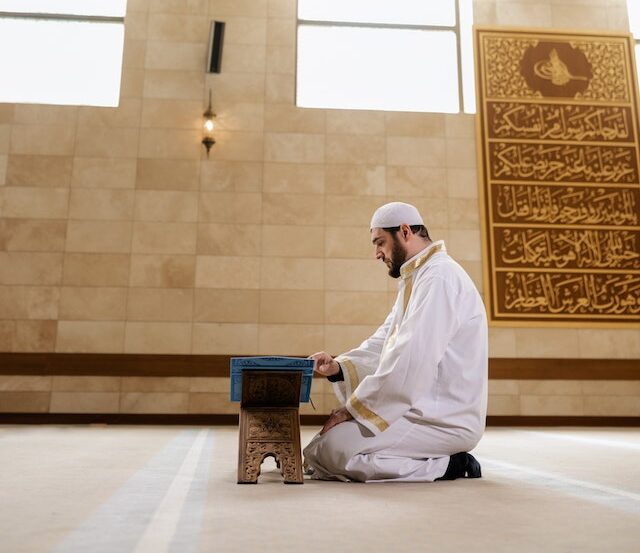 Islamic teacher providing online Quran lessons at Propheticway Institute.